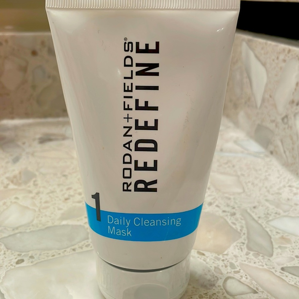 RODAN + FIELDS Redefine Daily Cleansing Mask